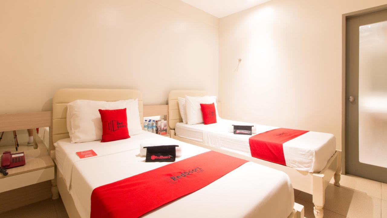 Reddoorz @ General Segundo Avenue Laoag Hotel Екстериор снимка