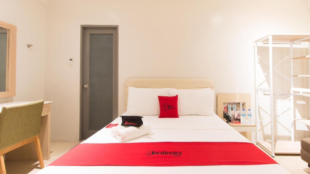 Reddoorz @ General Segundo Avenue Laoag Hotel Екстериор снимка