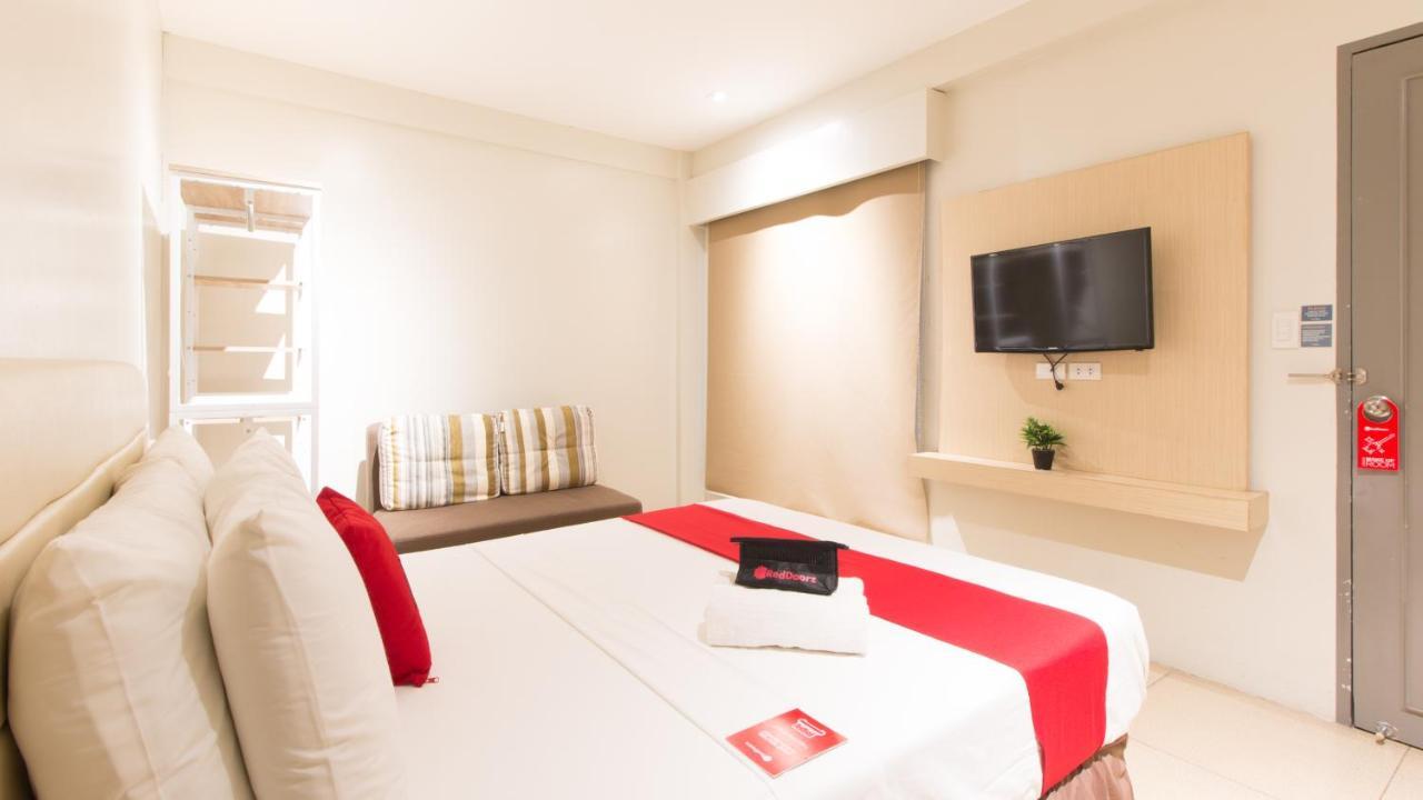 Reddoorz @ General Segundo Avenue Laoag Hotel Екстериор снимка