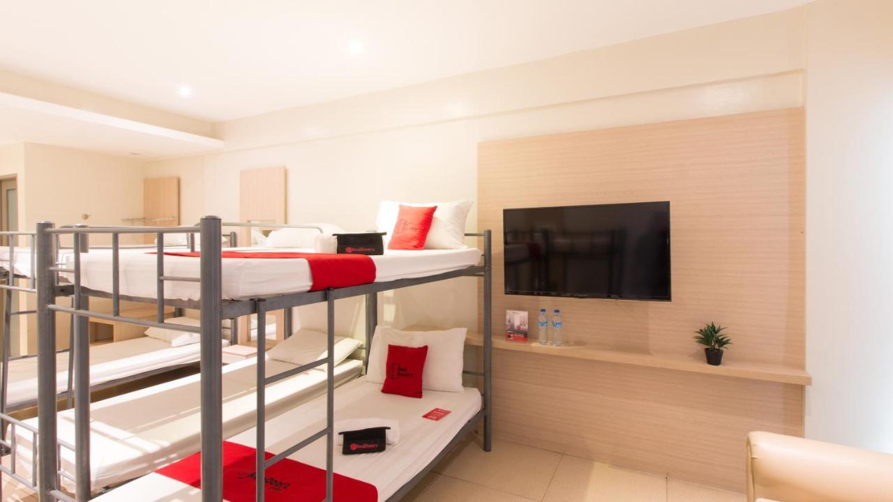 Reddoorz @ General Segundo Avenue Laoag Hotel Екстериор снимка